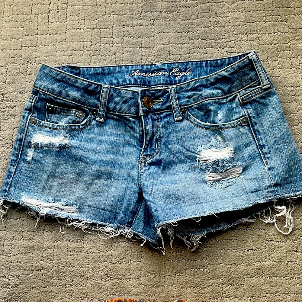American Eagle Low Rise Shorts Size 4